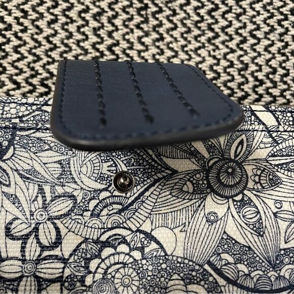 Sakroots Olympic Navy Floral Crossbody Phone Holder Wallet - Picture 7 of 11